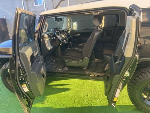 Used 2012 Toyota FJ Cruiser 4WD w/ Upgrade Pkg image 37