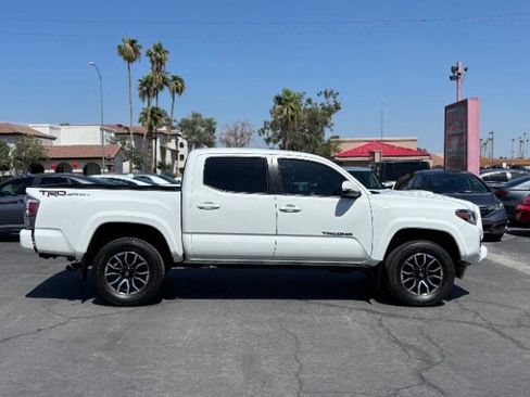 Used 2020 Toyota Tacoma TRD Sport w/ Technology Package RWD image 2