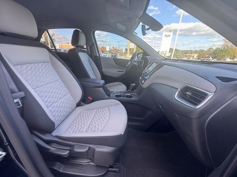 Used 2021 Chevrolet Equinox LS w/ LS Convenience Package image 12