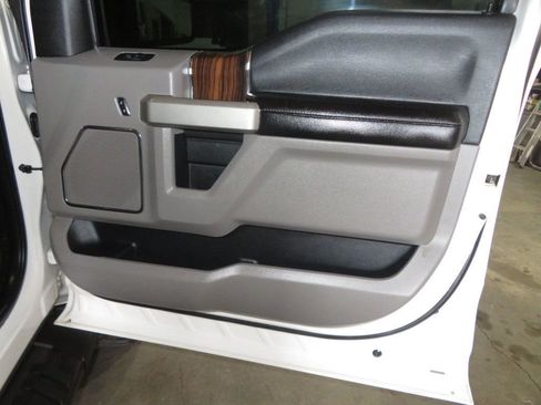 Used 2015 Ford F150 Lariat AWD/4WD image 33