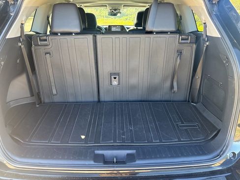 Used 2020 Toyota Highlander XLE image 45