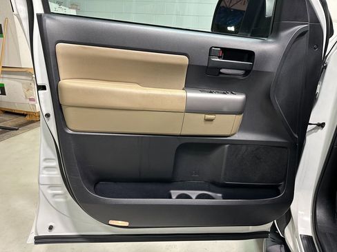 Used 2016 Toyota Sequoia SR5 image 26