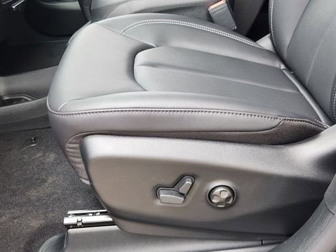 New 2026 Chrysler Pacifica Select image 19