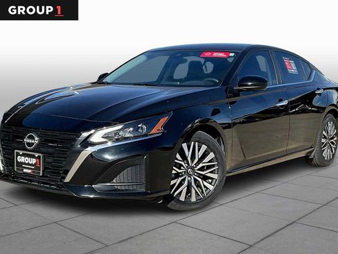 Certified 2023 Nissan Altima 2.5 SV image 1