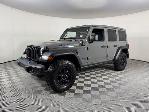 Used 2023 Jeep Wrangler Unlimited w/ Sun & Screen Package AWD/4WD image 4