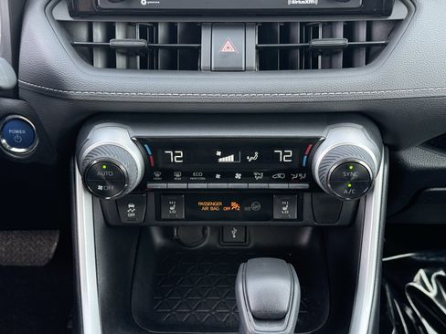 Used 2022 Toyota RAV4 XLE image 28