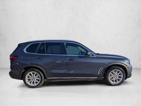 Used 2022 BMW X5 xDrive40i w/ Parking Assistance Package image 4