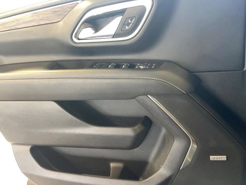 Used 2023 Chevrolet Suburban Premier image 16