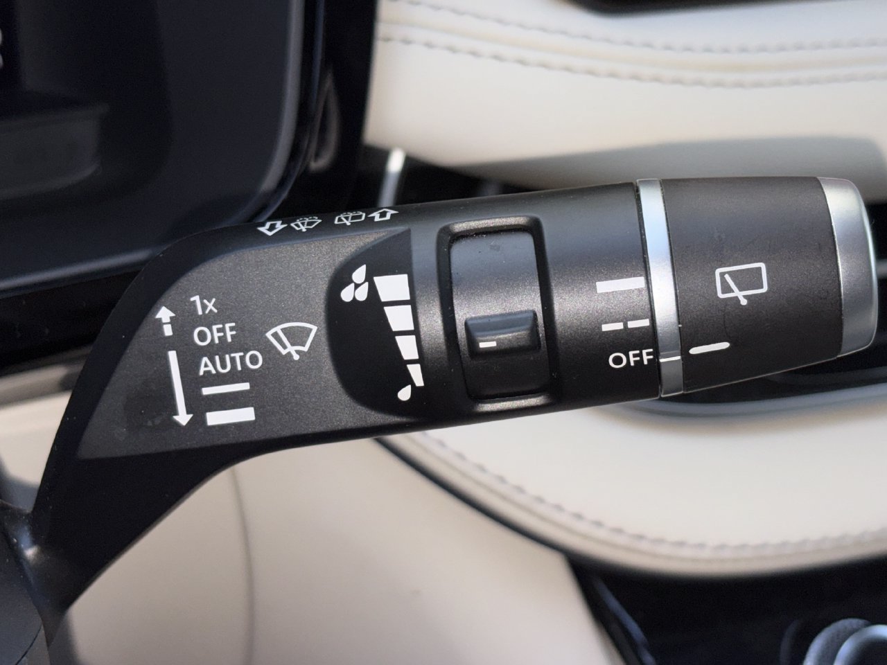 Used 2023 INFINITI QX60 Sensory w/ Vision Package AWD/4WD image 13