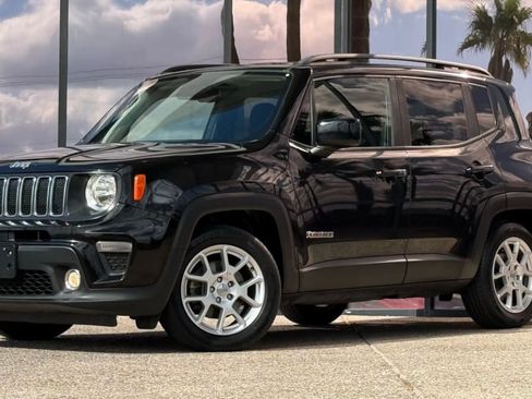 Used 2019 Jeep Renegade Latitude w/ UConnect 8.4 Nav Group image 4