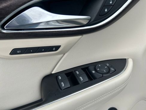 Used 2022 Buick Envision Avenir w/ Technology Package II image 21