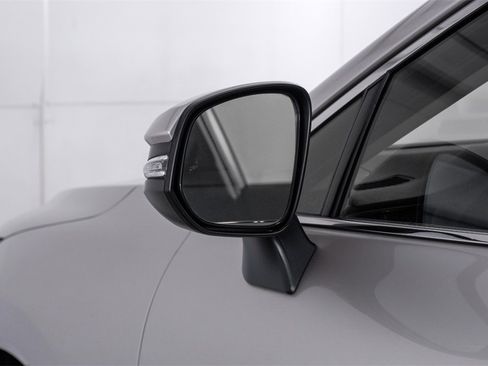 Used 2022 Toyota Venza XLE image 41