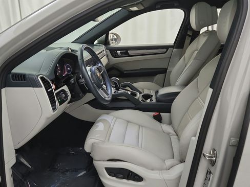 Used 2023 Porsche Cayenne Platinum Edition AWD/4WD image 18
