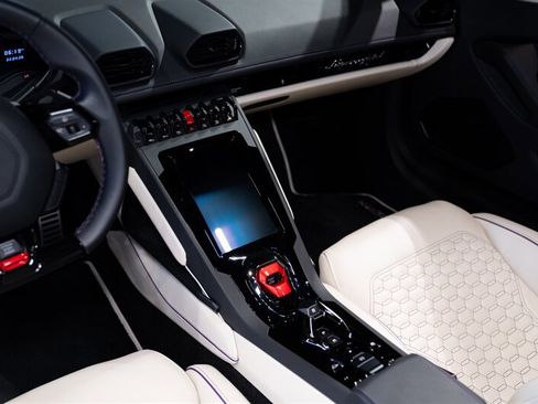 Used 2023 Lamborghini Huracan EVO RWD image 10