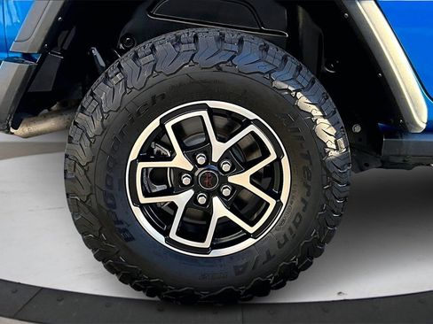 Certified 2024 Jeep Wrangler Unlimited Rubicon w/ Technology Group image 35