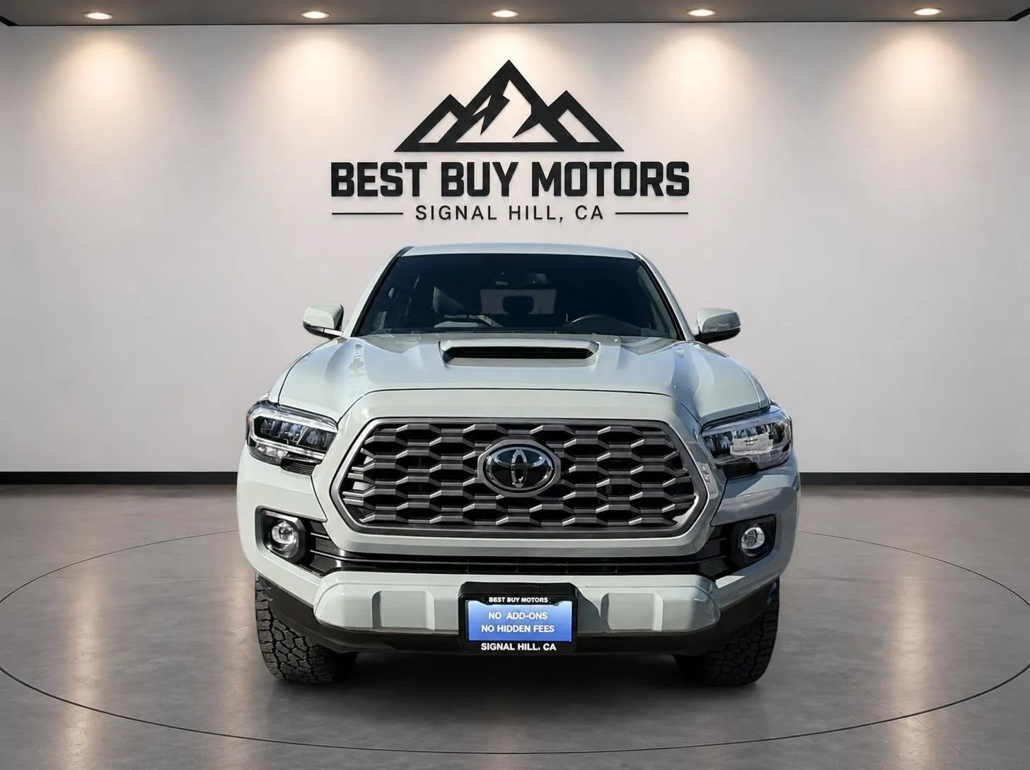 Used 2022 Toyota Tacoma TRD Sport w/ Technology Package AWD/4WD image 2