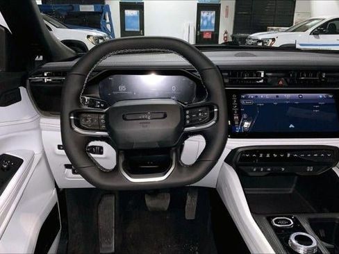 New 2026 Jeep Cherokee Overland image 42