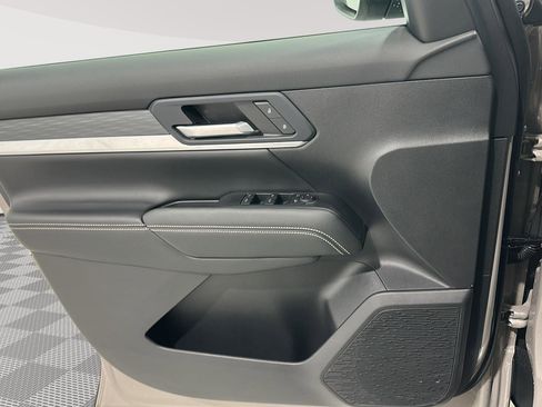 Used 2025 GMC Terrain Elevation image 19