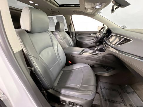 Used 2020 Buick Enclave Essence w/ Sound and Sites Package image 29