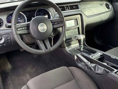 Used 2012 Ford Mustang Convertible image 3