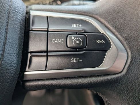 Certified 2024 Jeep Compass Latitude image 19