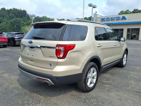Used 2017 Ford Explorer XLT AWD/4WD image 6