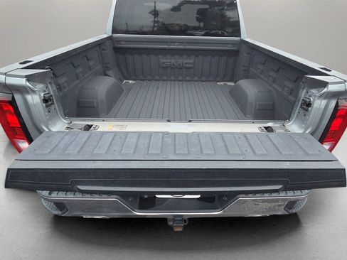 Used 2023 GMC Sierra 1500 SLE image 18