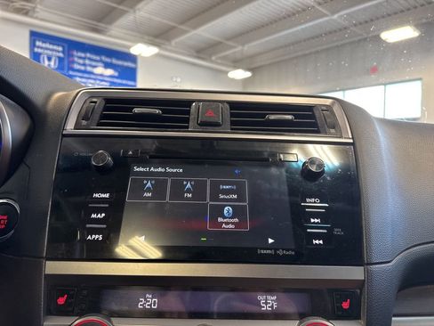 Used 2017 Subaru Outback 2.5i Touring w/ Popular Package #5A image 8