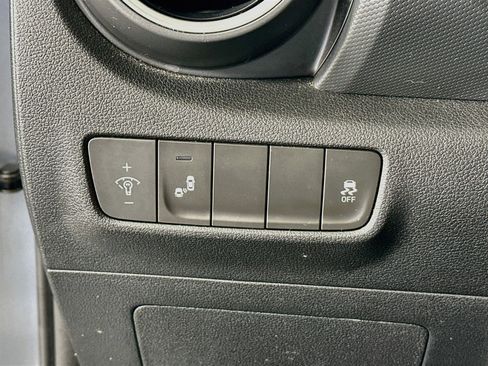 Used 2018 Hyundai Kona SEL AWD/4WD image 17