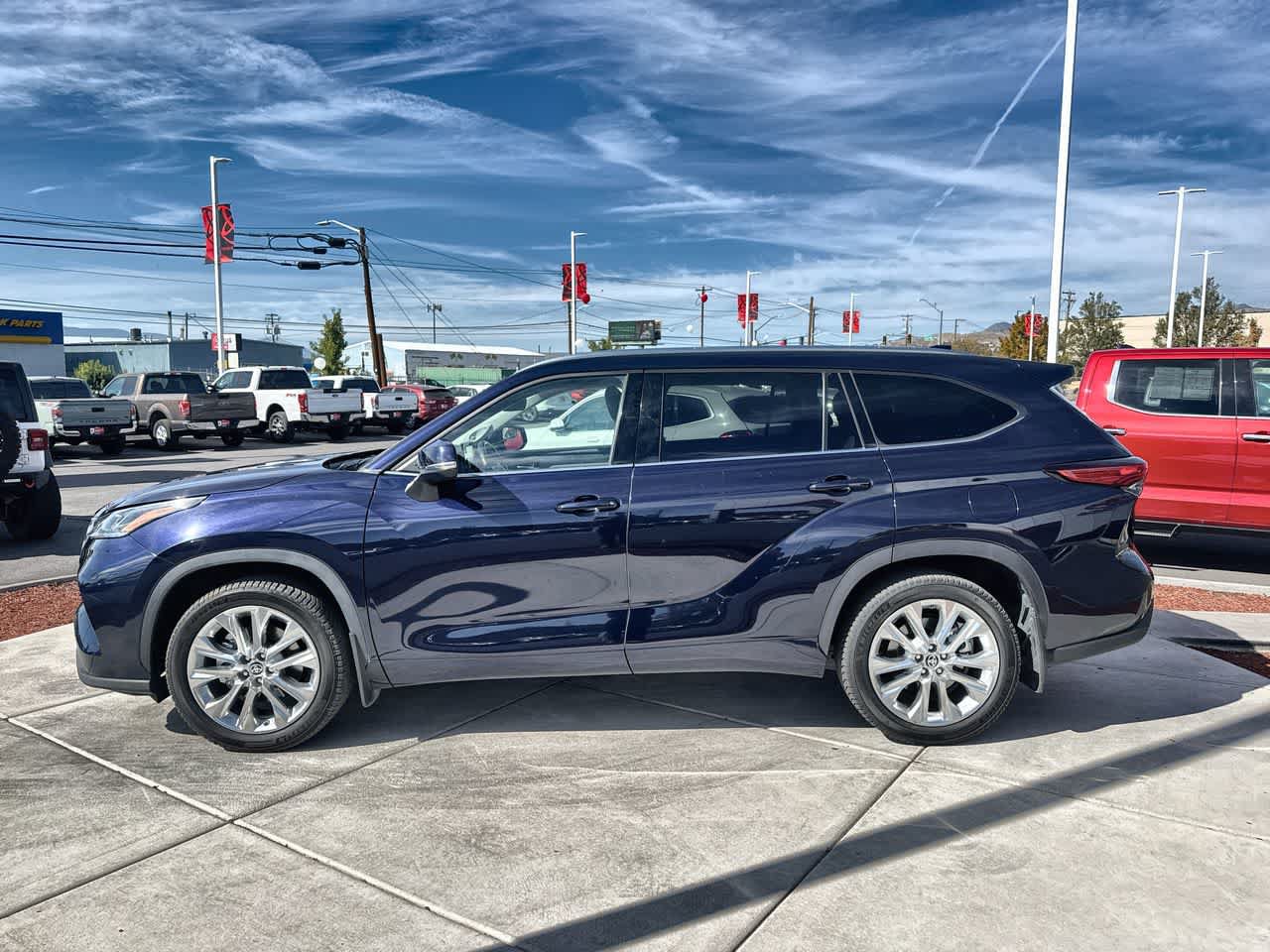 Used 2021 Toyota Highlander Limited AWD/4WD image 2