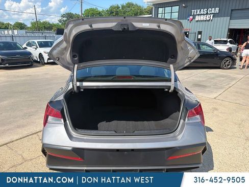 Used 2025 Hyundai Elantra SEL FWD image 3