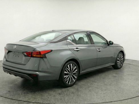 Used 2025 Nissan Altima 2.5 SV FWD image 7