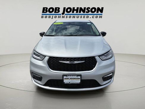 Used 2024 Chrysler Pacifica Touring-L FWD image 8
