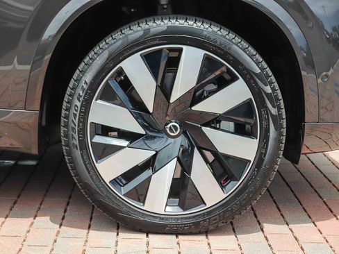 Used 2024 Volvo XC90 T8 Ultimate AWD/4WD image 11
