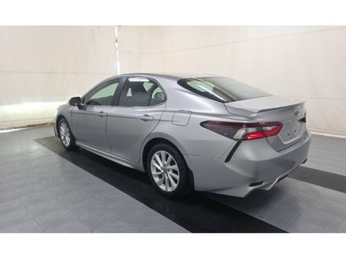 Used 2024 Toyota Camry SE FWD image 4