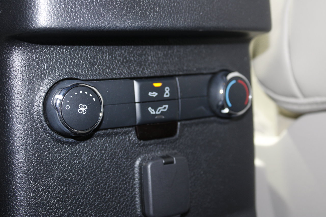 Used 2018 Ford Explorer XLT w/ Equipment Group 202A FWD image 20