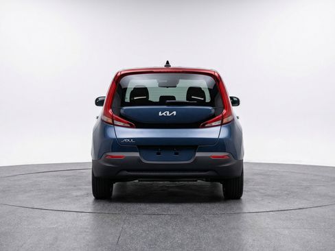 Used 2025 Kia Soul LX w/ LX Technology Package FWD image 7