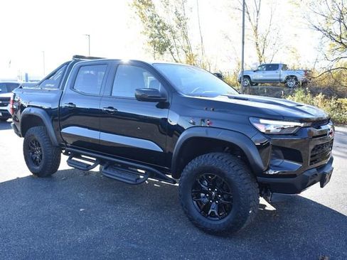 Certified 2025 Chevrolet Colorado ZR2 w/ Midnight Edition image 11