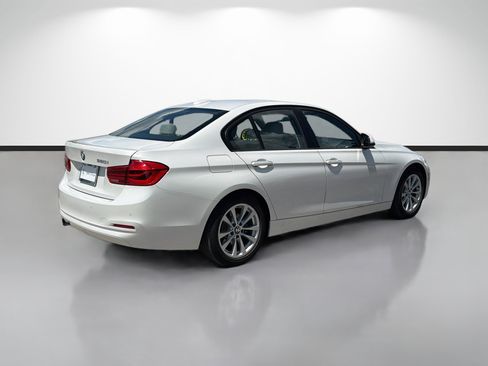 Used 2018 BMW 320i Sedan w/ Premium Package RWD image 3