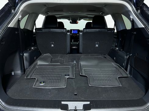 Certified 2025 Toyota Highlander XLE image 28