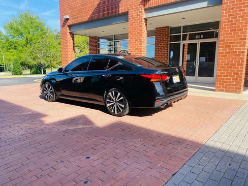 Used 2020 Nissan Altima 2.5 Platinum FWD image 4