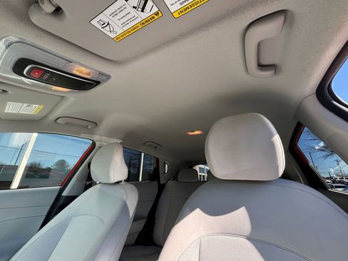 Used 2025 Hyundai Kona SEL image 32