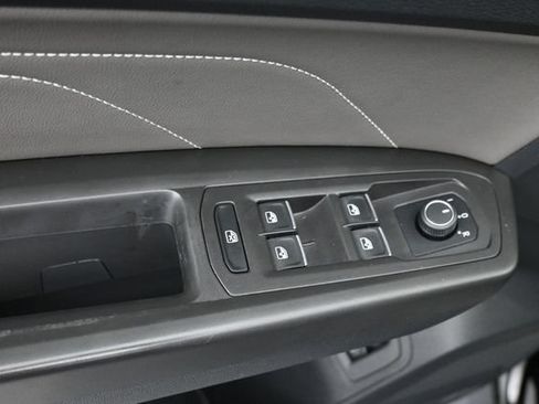 Used 2023 Volkswagen Atlas SE w/ Black Wheel Package FWD image 11