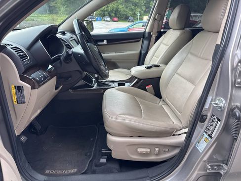 Used 2014 Kia Sorento EX w/ EX V6 Touring Package AWD/4WD image 4