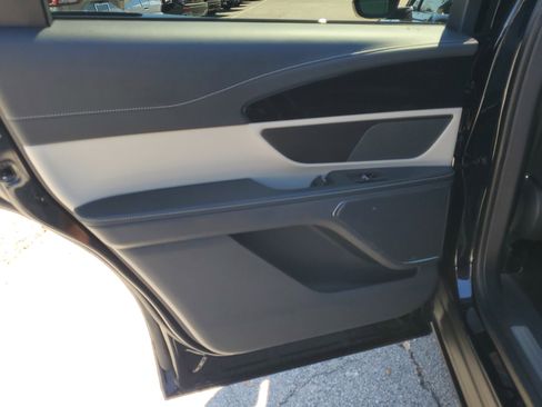 Used 2024 Lincoln Nautilus Reserve image 11