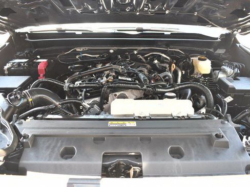 Certified 2025 Toyota Tacoma SR5 AWD/4WD image 29