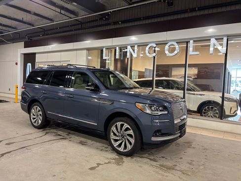 Used 2023 Lincoln Navigator Reserve AWD/4WD image 1