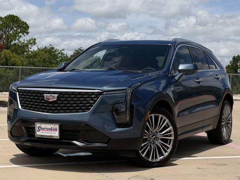 Used 2024 Cadillac XT4 Premium Luxury FWD image 2