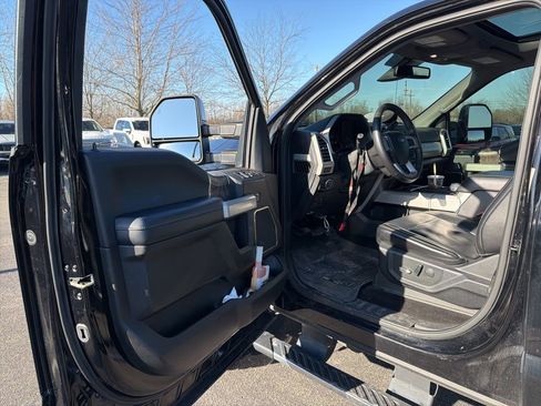 Used 2017 Ford F250 Lariat w/ Lariat Ultimate Package image 6