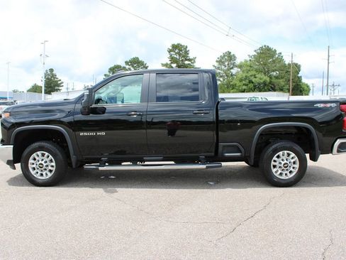 Used 2025 Chevrolet Silverado 2500 LT w/ Convenience Package AWD/4WD image 3